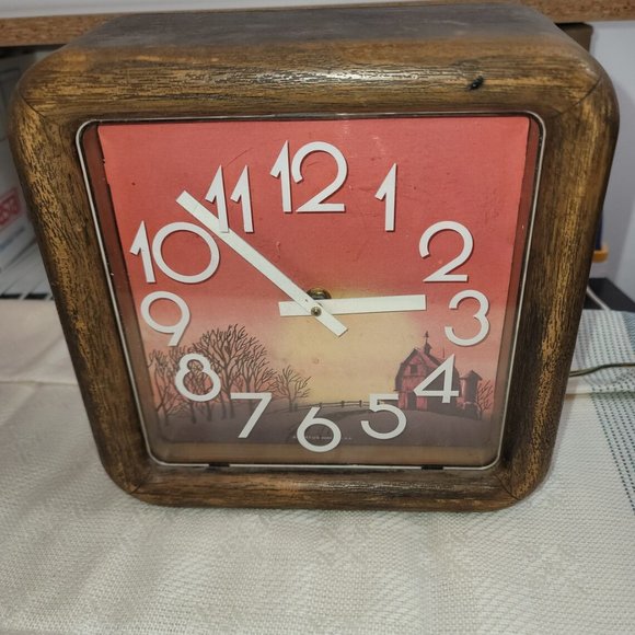 Vintage Retro‎ Spartus Corporation Electric Square Clock Farm Scene Wood 1970s - Picture 1 of 9